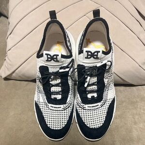 Sam Edelman  Women's Chelsie Emblem Knit Lace-Up Sneakers